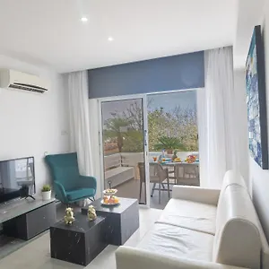 sun-sea-seaview-apartment.protaras-cy-hotels.com/